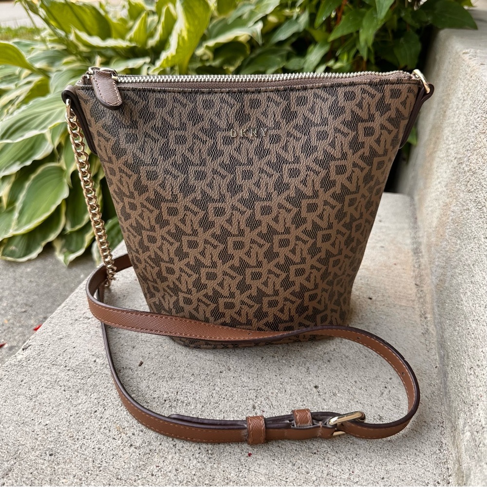 Dkny Logo Veronica Bucket Bag In Brown Gem